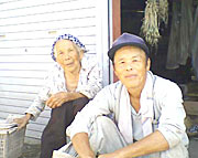 生産農家の菅野さん親子